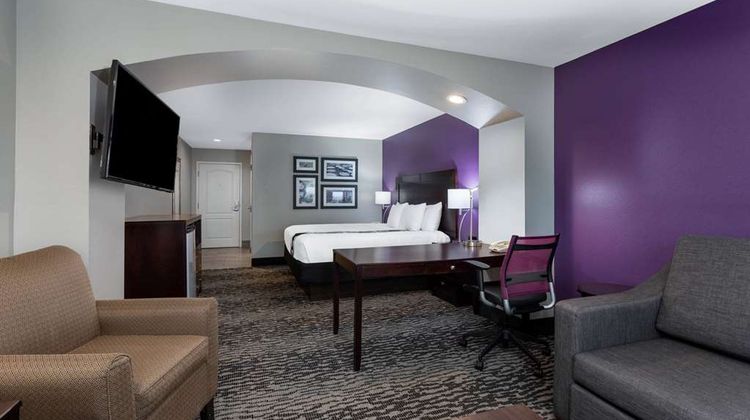 La Quinta Inn & Suites Madison Suite