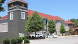 <b>La Quinta Inn & Suites Madison Exterior</b>. Images powered by <a href="https://iceportal.shijigroup.com/" title="IcePortal" target="_blank">IcePortal</a>.