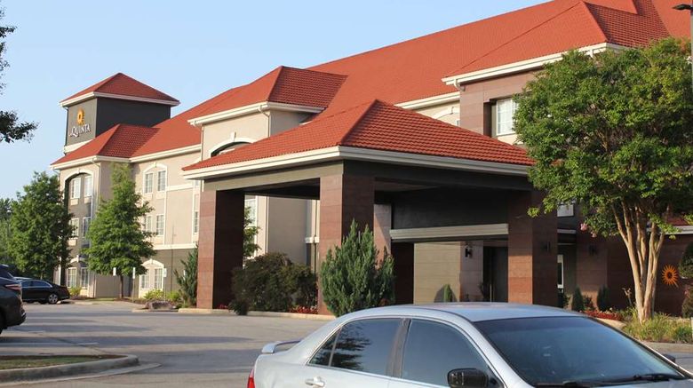 <b>La Quinta Inn & Suites Madison Exterior</b>. Images powered by <a href="https://iceportal.shijigroup.com/" title="IcePortal" target="_blank">IcePortal</a>.