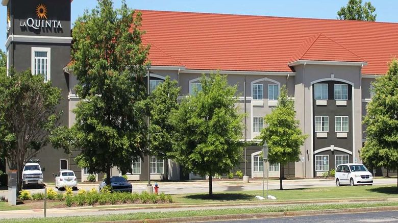 <b>La Quinta Inn & Suites Madison Exterior</b>. Images powered by <a href="https://iceportal.shijigroup.com/" title="IcePortal" target="_blank">IcePortal</a>.