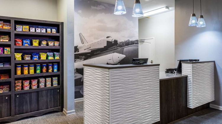 La Quinta Inn & Suites Madison Lobby