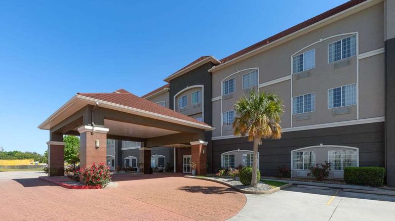 La Quinta Inn  and  Suites Deer Park Exterior. Images powered by <a href="https://iceportal.shijigroup.com" target="_blank" rel="noopener">Ice Portal</a>.