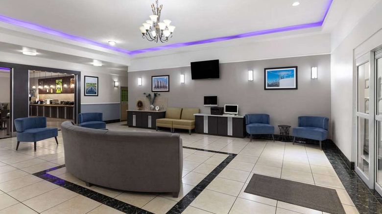 <b>La Quinta Inn & Suites Deer Park Lobby</b>. Images powered by <a href="https://iceportal.shijigroup.com/" title="IcePortal" target="_blank">IcePortal</a>.