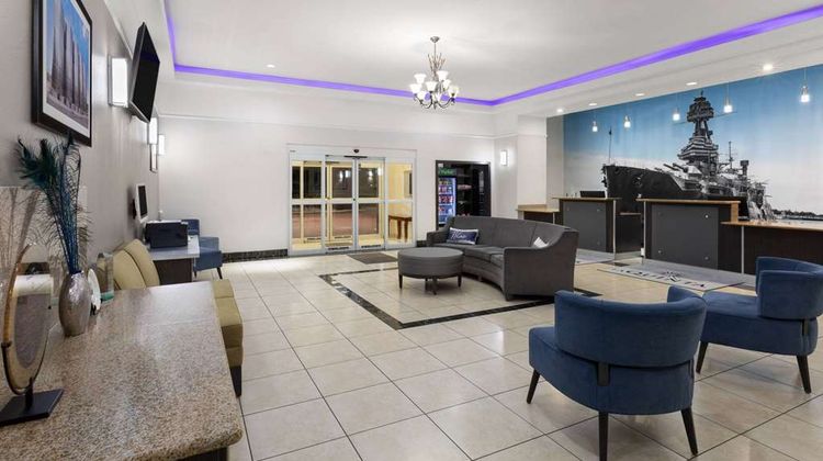 La Quinta Inn & Suites Deer Park Lobby