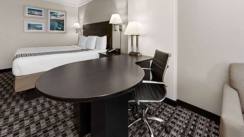 <b>La Quinta Inn & Suites Deer Park Room</b>. Images powered by <a href="https://iceportal.shijigroup.com/" title="IcePortal" target="_blank">IcePortal</a>.