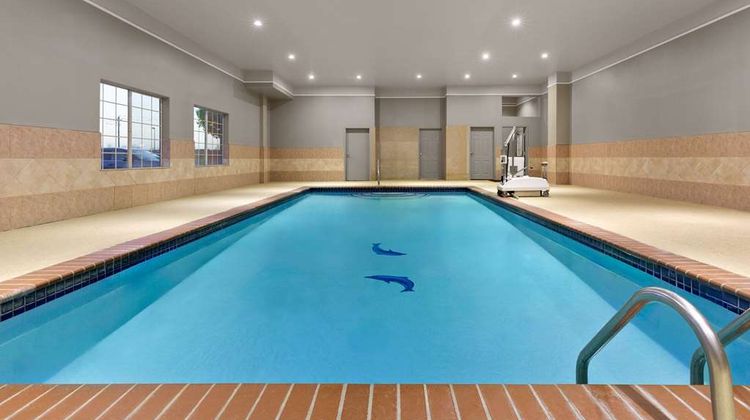 La Quinta Inn & Suites Deer Park Pool