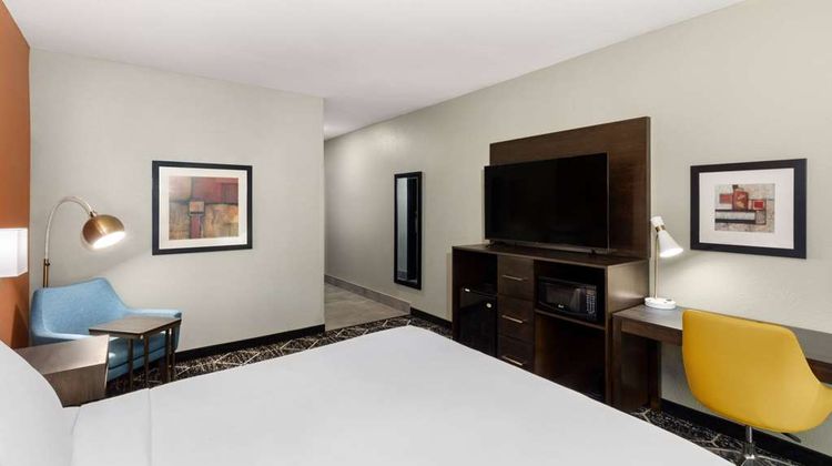 La Quinta Inn & Suites Olathe Room