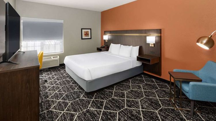 La Quinta Inn & Suites Olathe Room