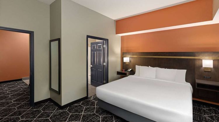 La Quinta Inn & Suites Olathe Suite