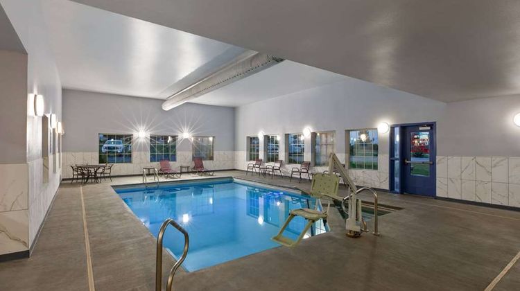 La Quinta Inn & Suites Olathe Pool