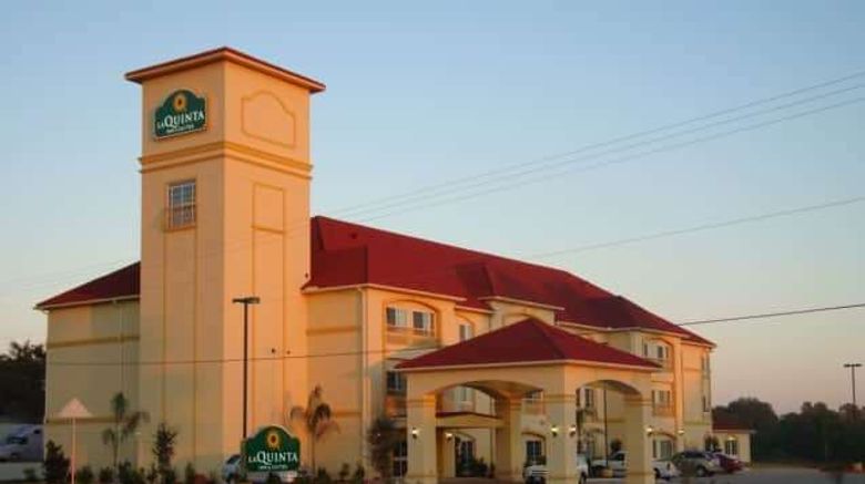 <b>La Quinta Inn & Suites Fairfield Exterior</b>. Images powered by <a href="https://iceportal.shijigroup.com/" title="IcePortal" target="_blank">IcePortal</a>.