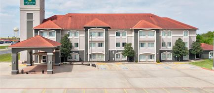 La Quinta Inn & Suites Fairfield Exterior
