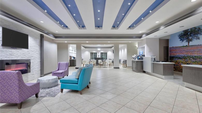 <b>La Quinta Inn & Suites Fairfield Lobby</b>. Images powered by <a href="https://iceportal.shijigroup.com/" title="IcePortal" target="_blank">IcePortal</a>.