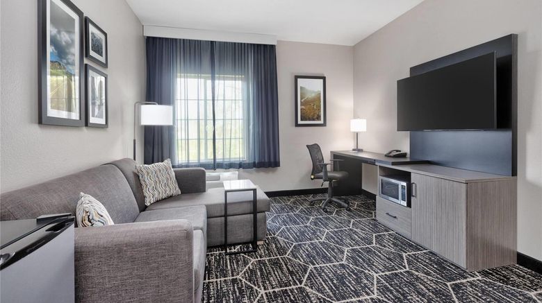 <b>La Quinta Inn & Suites Fairfield Suite</b>. Images powered by <a href="https://iceportal.shijigroup.com/" title="IcePortal" target="_blank">IcePortal</a>.