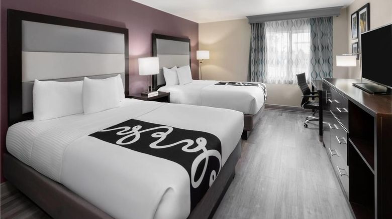 <b>La Quinta Inn Fort Collins Suite</b>. Images powered by <a href="https://iceportal.shijigroup.com/" title="IcePortal" target="_blank">IcePortal</a>.