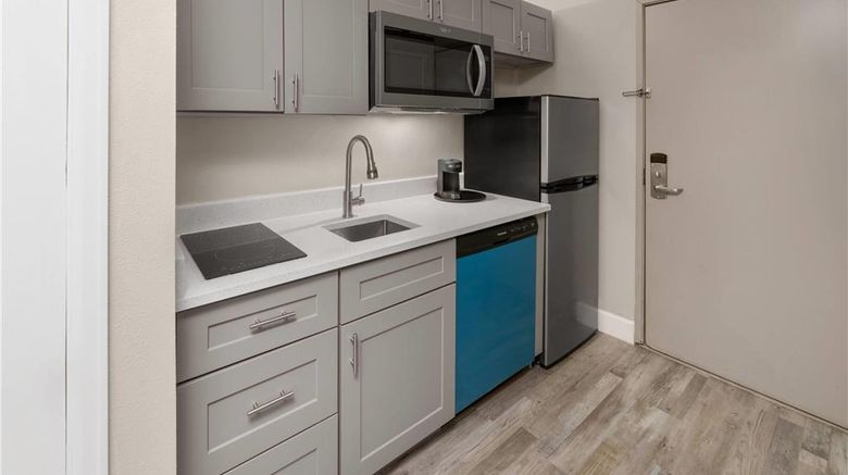 <b>La Quinta Inn Fort Collins Suite</b>. Images powered by <a href="https://iceportal.shijigroup.com/" title="IcePortal" target="_blank">IcePortal</a>.