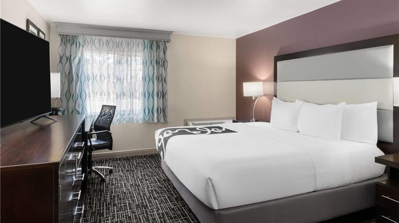 <b>La Quinta Inn Fort Collins Room</b>. Images powered by <a href="https://iceportal.shijigroup.com/" title="IcePortal" target="_blank">IcePortal</a>.