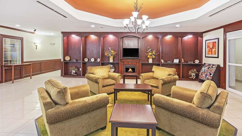 <b>La Quinta Inn & Suites Columbus Lobby</b>. Images powered by <a href="https://iceportal.shijigroup.com/" title="IcePortal" target="_blank">IcePortal</a>.