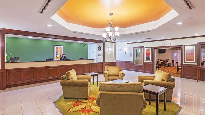 <b>La Quinta Inn & Suites Columbus Lobby</b>. Images powered by <a href="https://iceportal.shijigroup.com/" title="IcePortal" target="_blank">IcePortal</a>.