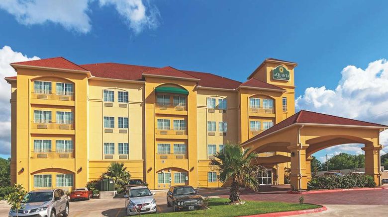 <b>La Quinta Inn & Suites Columbus Exterior</b>. Images powered by <a href="https://iceportal.shijigroup.com/" title="IcePortal" target="_blank">IcePortal</a>.