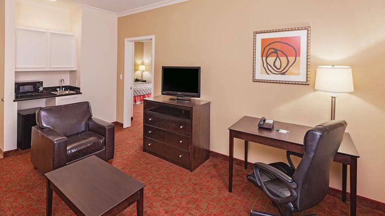 <b>La Quinta Inn & Suites Columbus Suite</b>. Images powered by <a href="https://iceportal.shijigroup.com/" title="IcePortal" target="_blank">IcePortal</a>.
