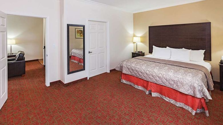 <b>La Quinta Inn & Suites Columbus Suite</b>. Images powered by <a href="https://iceportal.shijigroup.com/" title="IcePortal" target="_blank">IcePortal</a>.