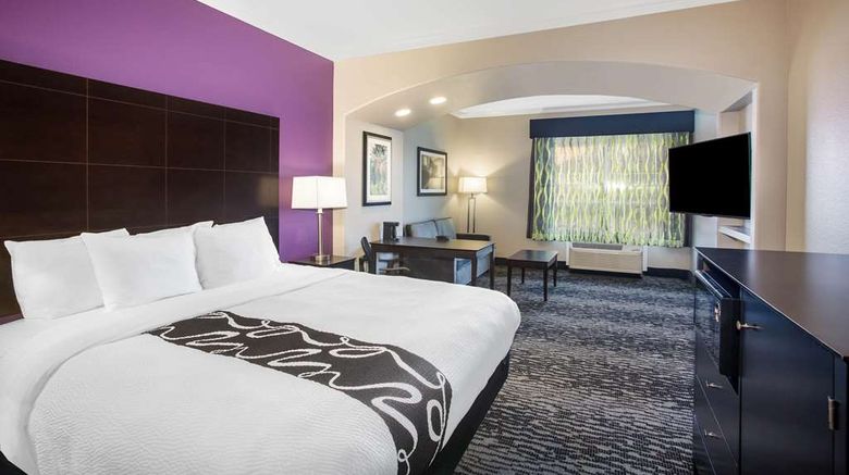 <b>La Quinta Inn & Suites Columbus Suite</b>. Images powered by <a href="https://iceportal.shijigroup.com/" title="IcePortal" target="_blank">IcePortal</a>.