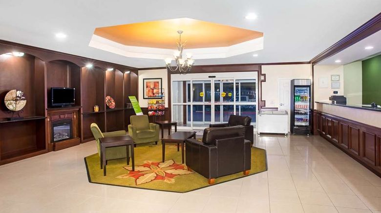 <b>La Quinta Inn & Suites Columbus Lobby</b>. Images powered by <a href="https://iceportal.shijigroup.com/" title="IcePortal" target="_blank">IcePortal</a>.
