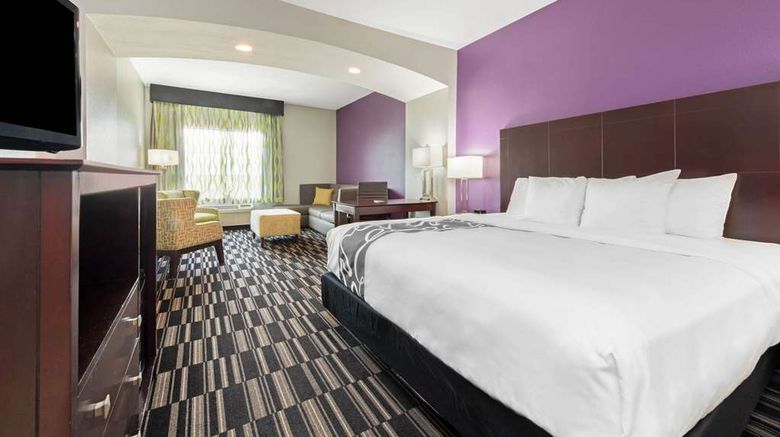 <b>La Quinta Inn & Suites Bridge City Suite</b>. Images powered by <a href="https://iceportal.shijigroup.com/" title="IcePortal" target="_blank">IcePortal</a>.