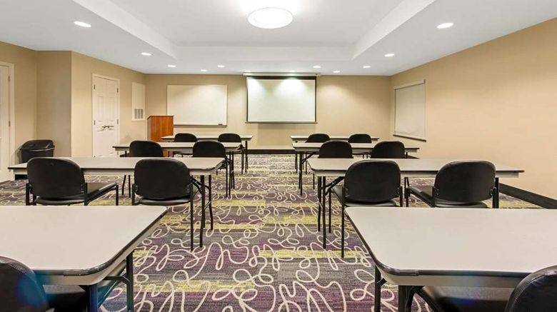 <b>La Quinta Inn & Suites Bridge City Meeting</b>. Images powered by <a href="https://iceportal.shijigroup.com/" title="IcePortal" target="_blank">IcePortal</a>.