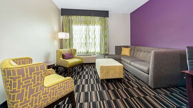 <b>La Quinta Inn & Suites Bridge City Suite</b>. Images powered by <a href="https://iceportal.shijigroup.com/" title="IcePortal" target="_blank">IcePortal</a>.
