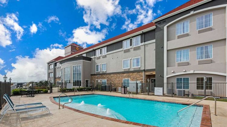 La Quinta Inn & Suites Bridge City Pool