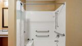 La Quinta Inn & Suites by Wyndham Bel Air Room
