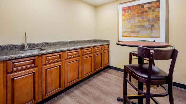 <b>La Quinta Inn & Suites by Wyndham Bel Air Suite</b>. Images powered by <a href="https://iceportal.shijigroup.com/" title="IcePortal" target="_blank">IcePortal</a>.