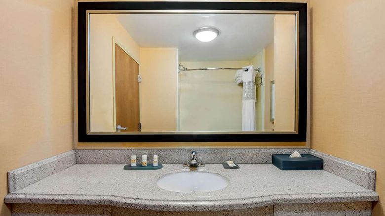 <b>La Quinta Inn & Suites by Wyndham Bel Air Room</b>. Images powered by <a href="https://iceportal.shijigroup.com/" title="IcePortal" target="_blank">IcePortal</a>.