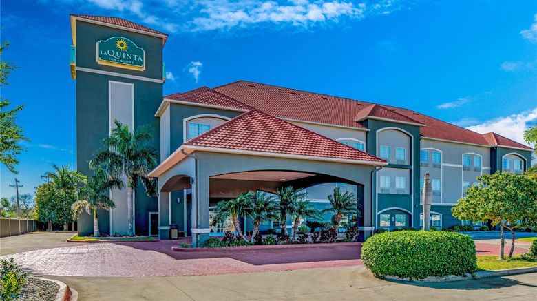 <b>La Quinta Inn & Suites Alamo Exterior</b>. Images powered by <a href="https://iceportal.shijigroup.com/" title="IcePortal" target="_blank">IcePortal</a>.