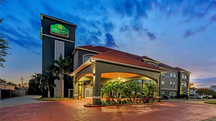 La Quinta Inn & Suites Alamo Exterior