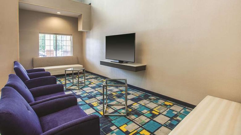 <b>La Quinta Inn Richmond South Lobby</b>. Images powered by <a href="https://iceportal.shijigroup.com/" title="IcePortal" target="_blank">IcePortal</a>.
