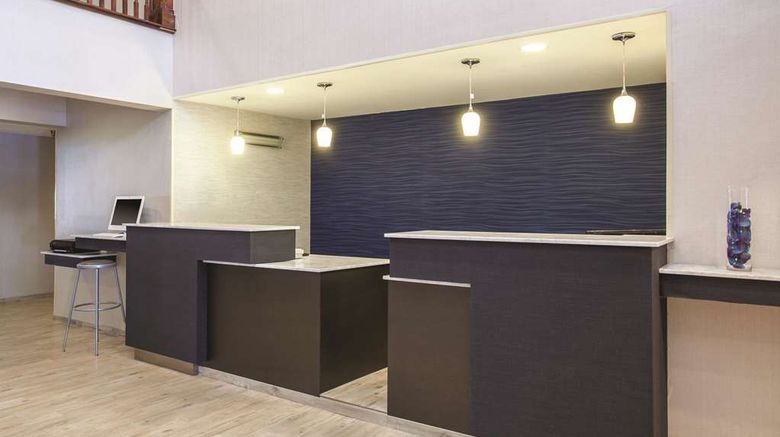 <b>La Quinta Inn Richmond South Lobby</b>. Images powered by <a href="https://iceportal.shijigroup.com/" title="IcePortal" target="_blank">IcePortal</a>.
