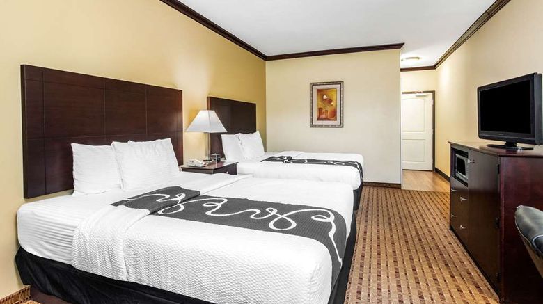 <b>La Quinta Inn & Suites Ennis Room</b>. Images powered by <a href="https://iceportal.shijigroup.com/" title="IcePortal" target="_blank">IcePortal</a>.