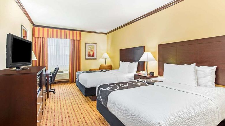 <b>La Quinta Inn & Suites Ennis Room</b>. Images powered by <a href="https://iceportal.shijigroup.com/" title="IcePortal" target="_blank">IcePortal</a>.