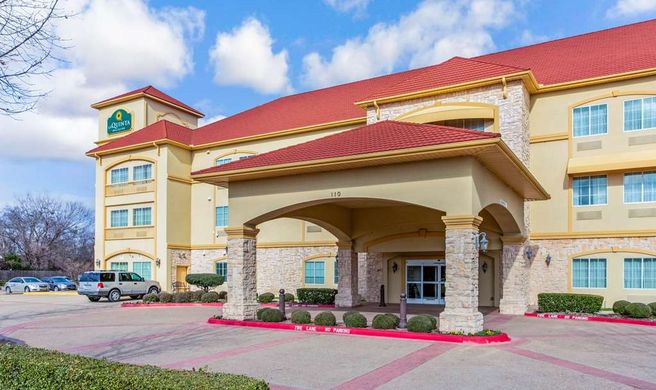 La Quinta Inn & Suites Ennis Exterior