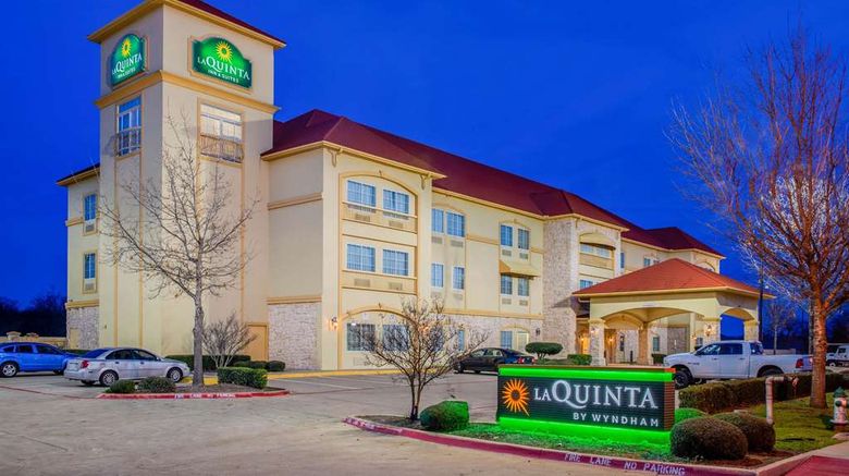 <b>La Quinta Inn & Suites Ennis Exterior</b>. Images powered by <a href="https://iceportal.shijigroup.com/" title="IcePortal" target="_blank">IcePortal</a>.