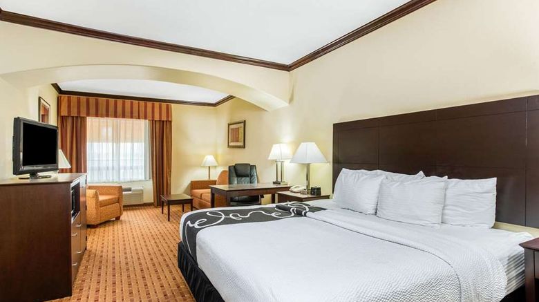 <b>La Quinta Inn & Suites Ennis Suite</b>. Images powered by <a href="https://iceportal.shijigroup.com/" title="IcePortal" target="_blank">IcePortal</a>.