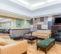 La Quinta Inn & Suites Ennis Lobby