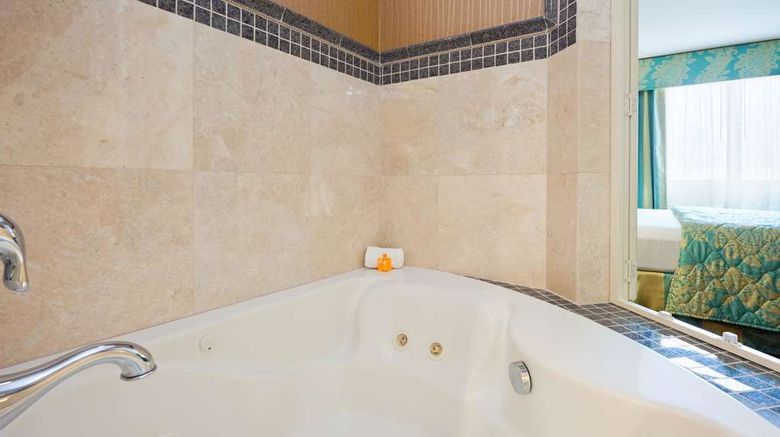 <b>La Quinta Inn West Long Branch Room</b>. Images powered by <a href="https://iceportal.shijigroup.com/" title="IcePortal" target="_blank">IcePortal</a>.