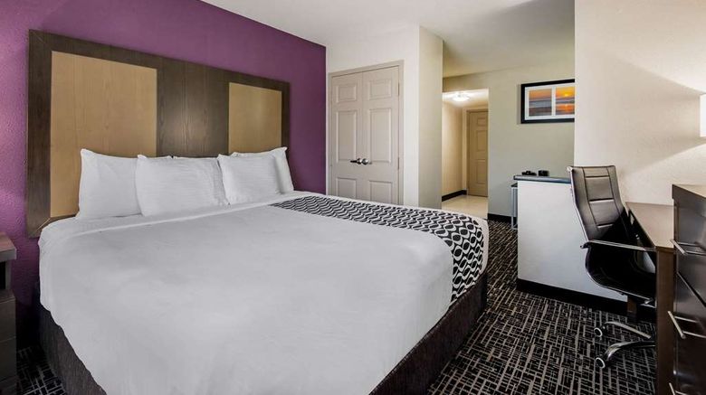 <b>La Quinta Inn West Long Branch Suite</b>. Images powered by <a href="https://iceportal.shijigroup.com/" title="IcePortal" target="_blank">IcePortal</a>.