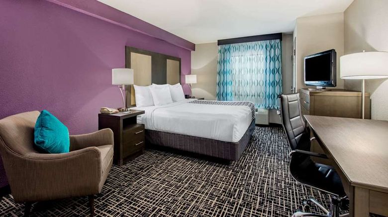<b>La Quinta Inn West Long Branch Suite</b>. Images powered by <a href="https://iceportal.shijigroup.com/" title="IcePortal" target="_blank">IcePortal</a>.