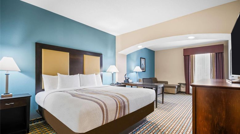 <b>La Quinta Inn & Suites Stonington Suite</b>. Images powered by <a href="https://iceportal.shijigroup.com/" title="IcePortal" target="_blank">IcePortal</a>.
