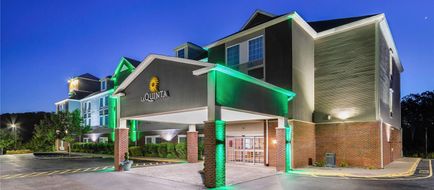 La Quinta Inn & Suites Stonington Exterior